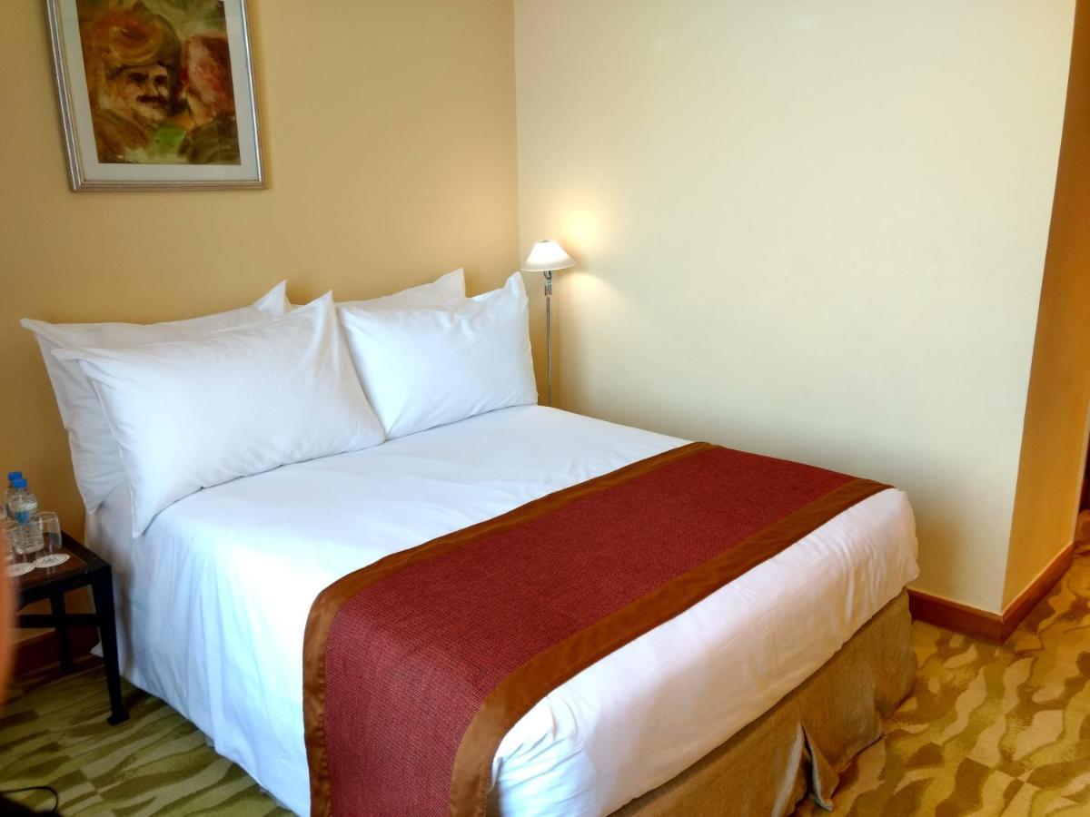 The Grand New Delhi Hotel Екстериор снимка