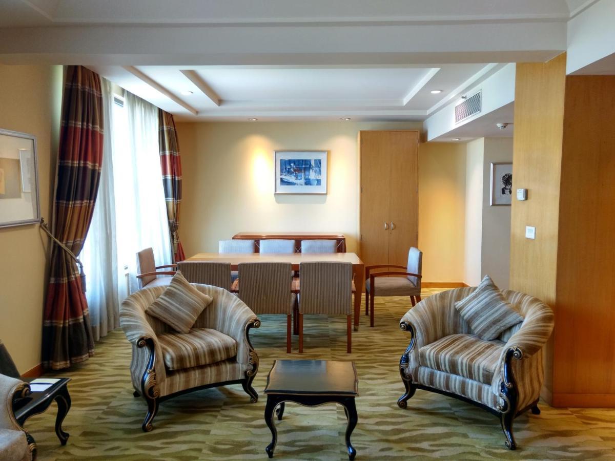 The Grand New Delhi Hotel Екстериор снимка