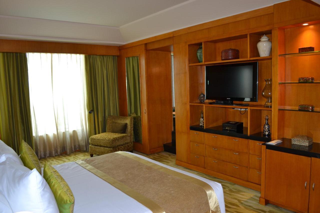 The Grand New Delhi Hotel Екстериор снимка