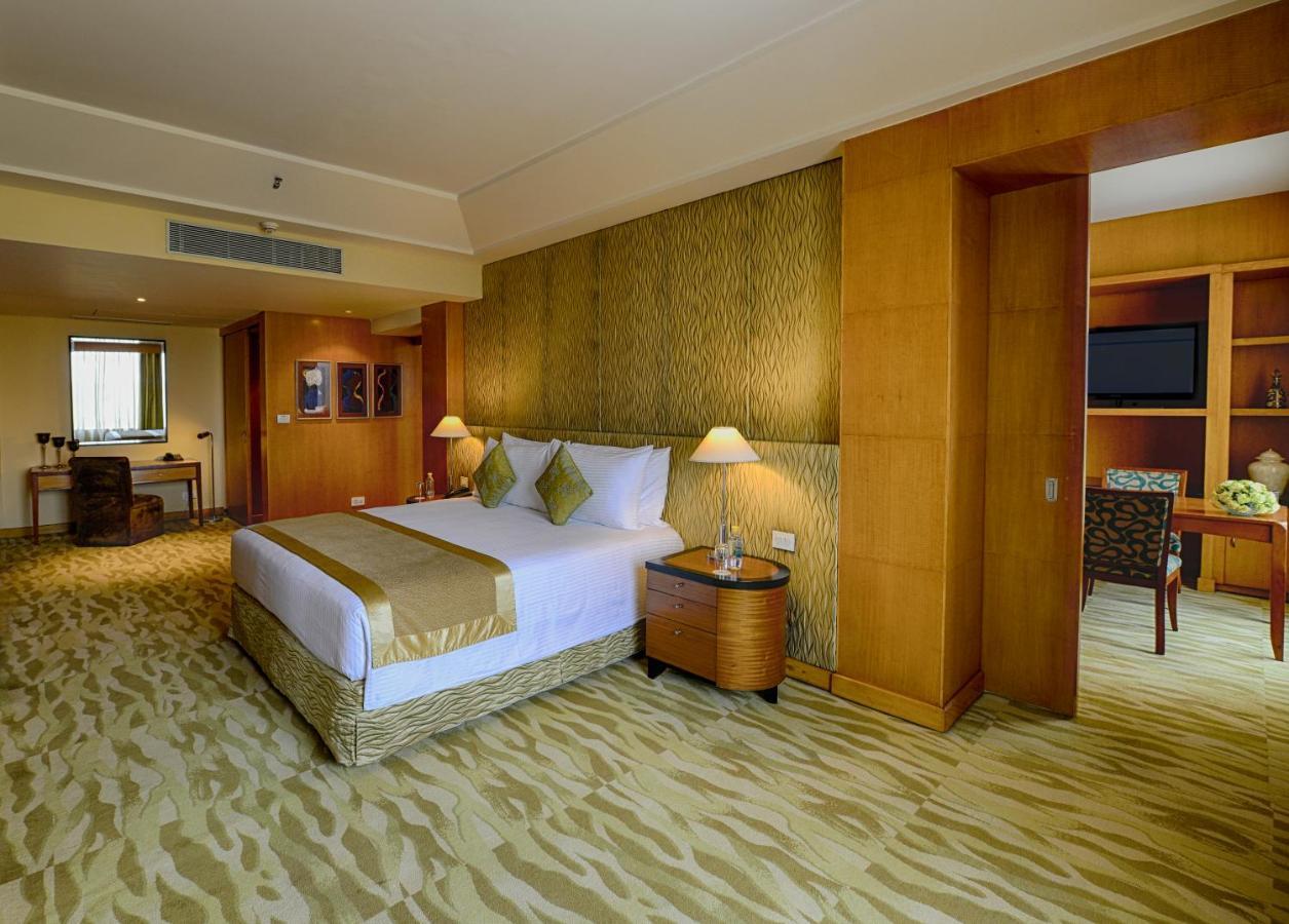 The Grand New Delhi Hotel Екстериор снимка