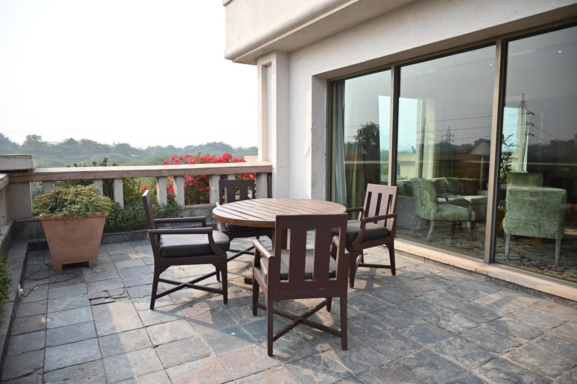The Grand New Delhi Hotel Екстериор снимка
