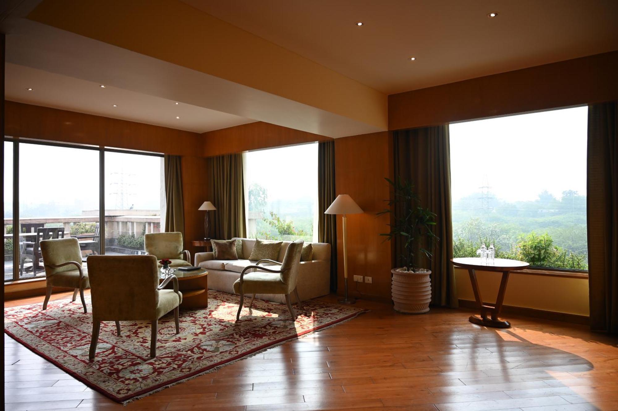 The Grand New Delhi Hotel Екстериор снимка