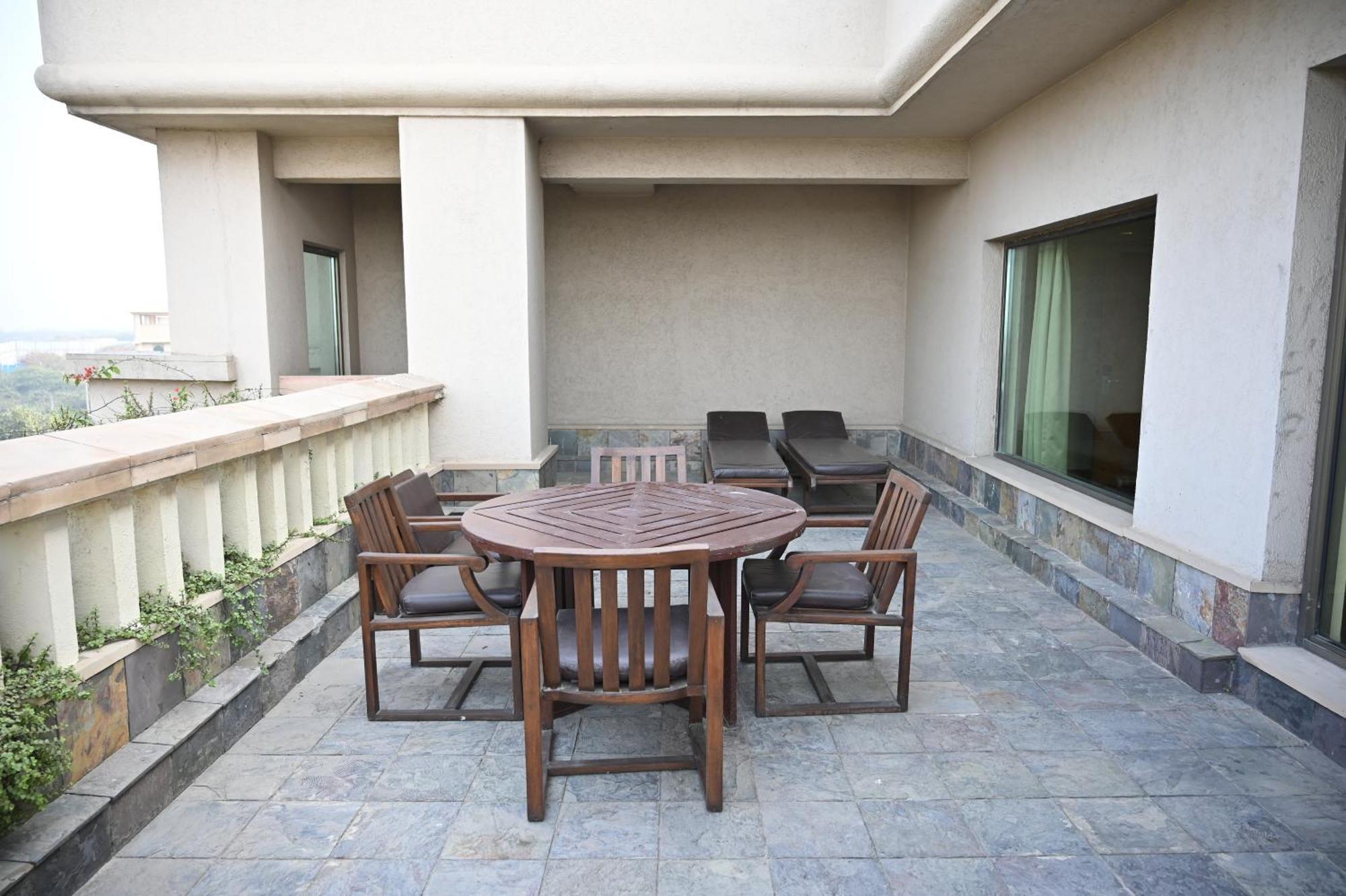 The Grand New Delhi Hotel Екстериор снимка