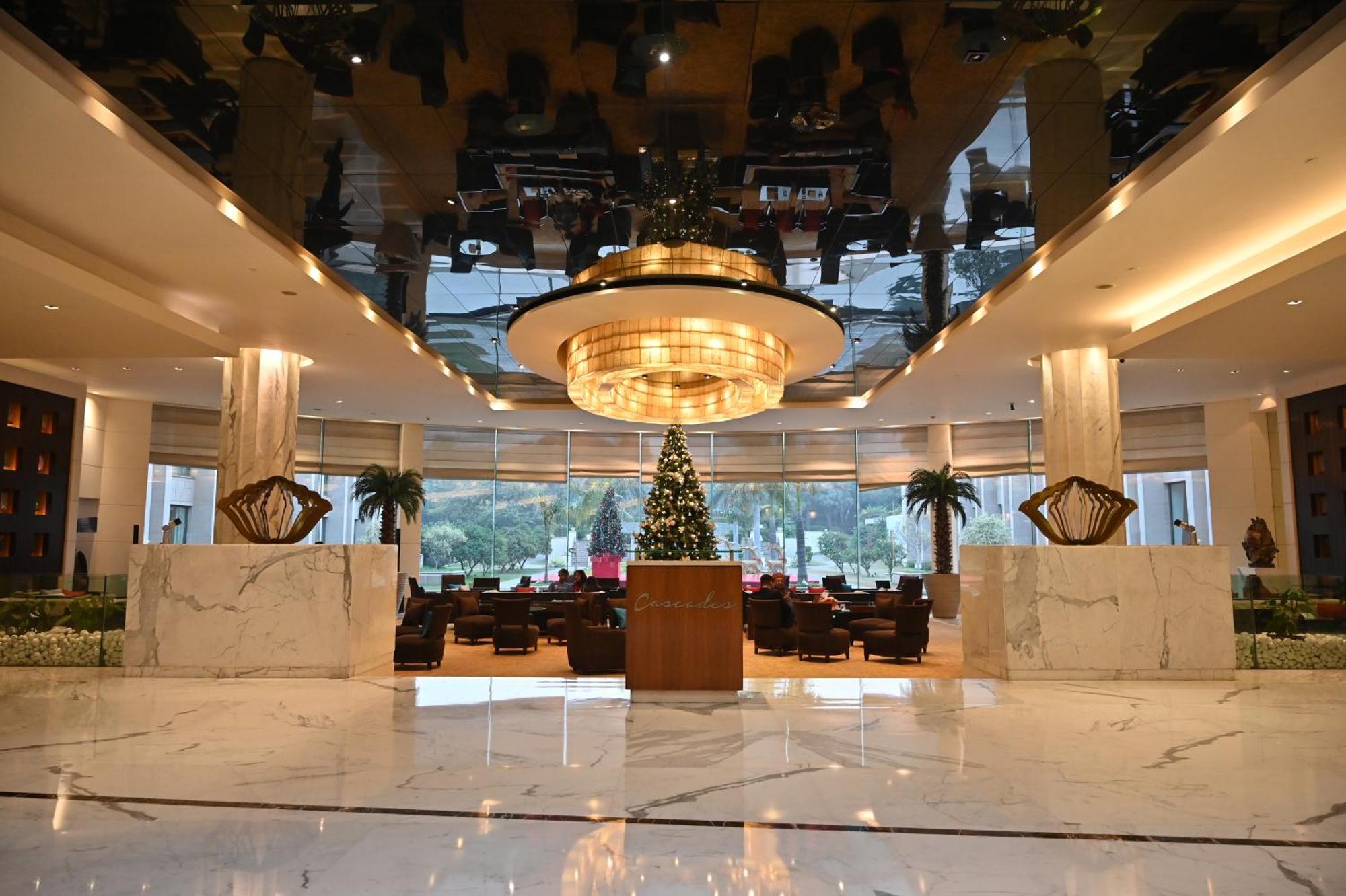 The Grand New Delhi Hotel Екстериор снимка