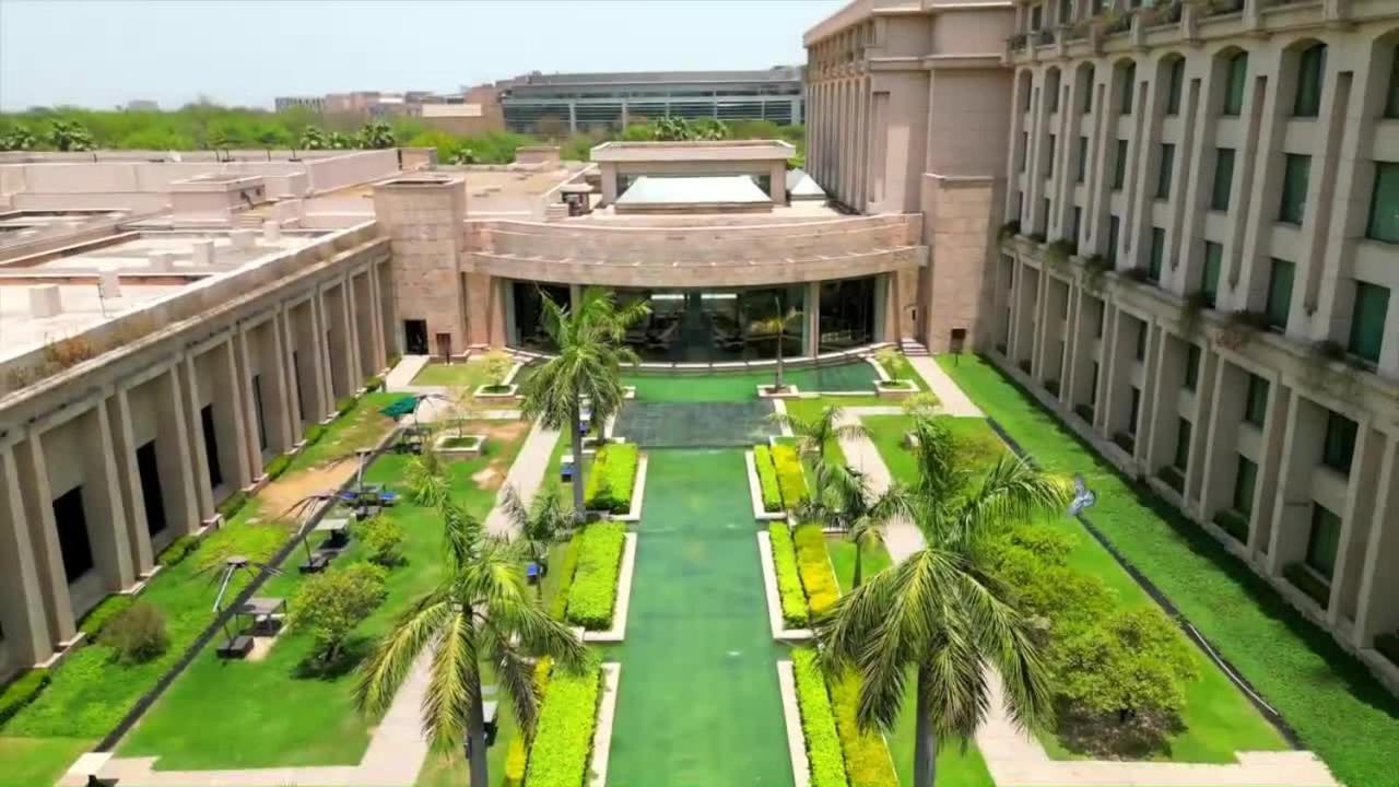 The Grand New Delhi Hotel Екстериор снимка