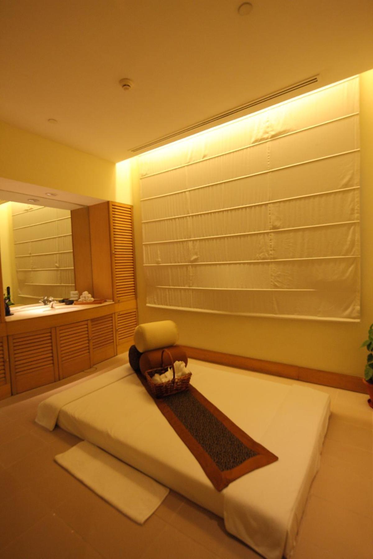 The Grand New Delhi Hotel Екстериор снимка